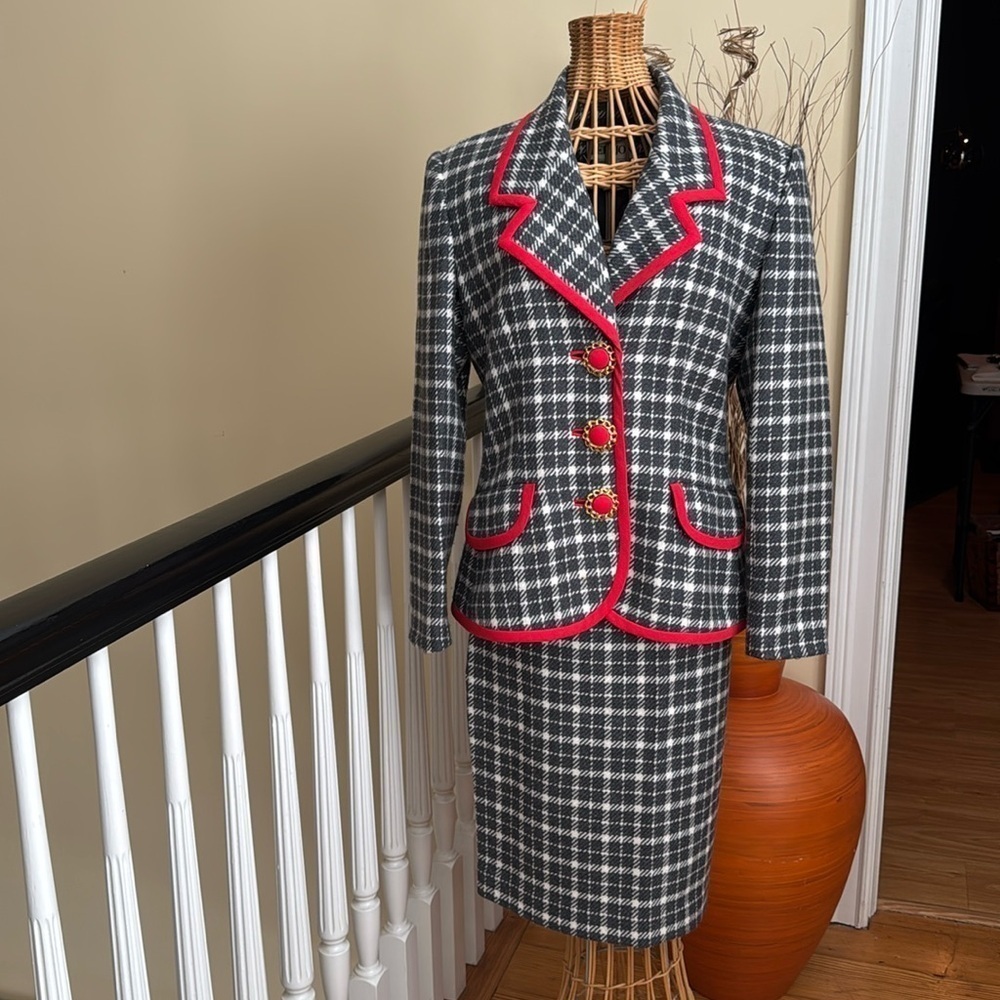 Rickie Freeman 🔥sale🔥for Teri Jon Vintage gray whiter and red skirt suit